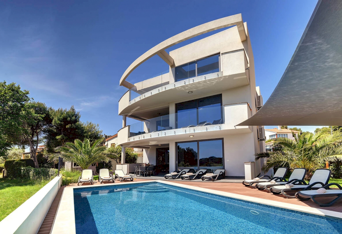 Modern villa with sea view and three apartments - Southern Istria