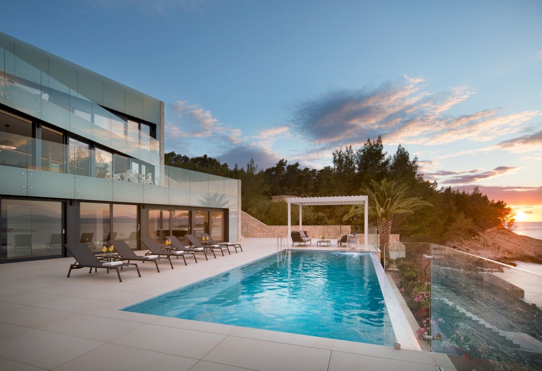 Exclusive Villa zum kaufen direkt am Meer mit Strand zugang und Schiffsliegeplatz - Kroatien