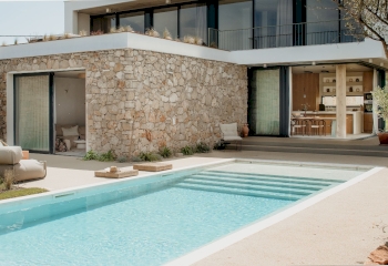 Oase der Ruhe: bezaubernde Villa mit beheiztem Pool und Meerblick