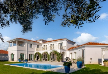 Luxury palazzo style villa in Istria with pool and sea view